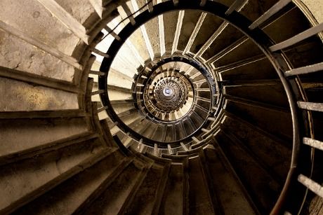 Covent Garden staircase. Photo courtesy of i.pinimg.com